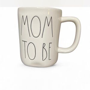 Rae Dunn 'Mom To Be' Mug